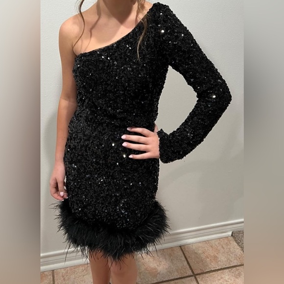 Lulu's Black Sequin One-Shoulder Dress With Feathers XSMALL XS - Picture 5 of 7